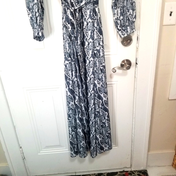 Eloquii Faux Wrap Maxi Dress in Snake Skin Print. Size: 16. - Picture 4 of 11